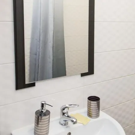 Economy Express Voyage מלון *