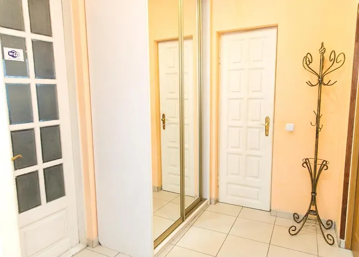 Economy Express Voyage Готель *